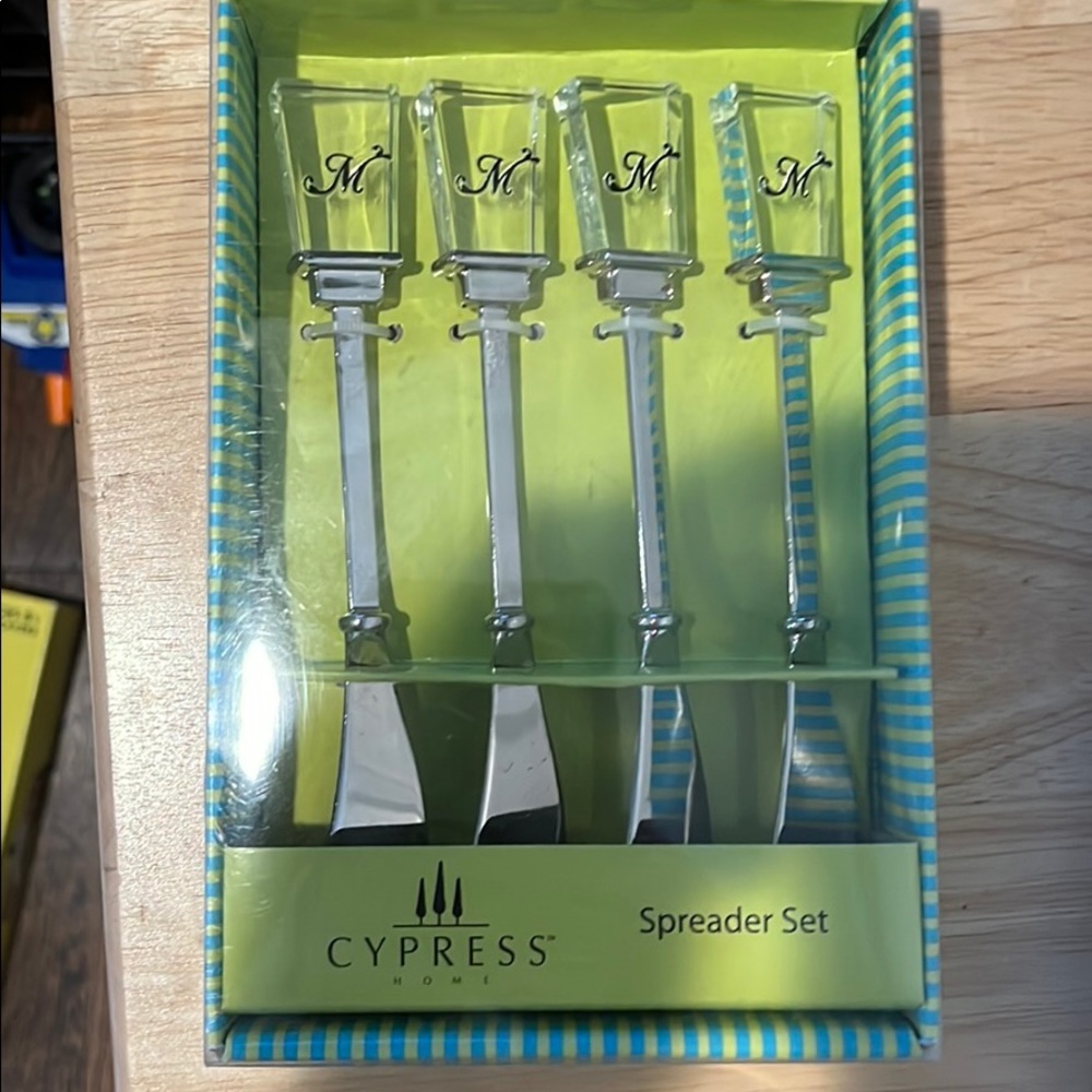 New spreader set